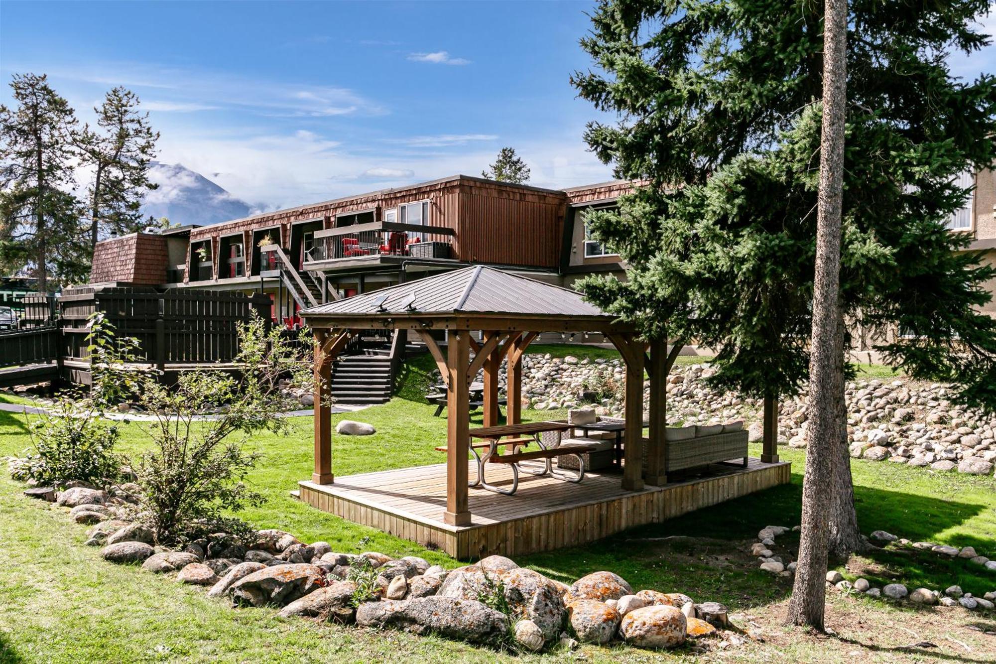 Tonquin Inn Джаспер Экстерьер фото